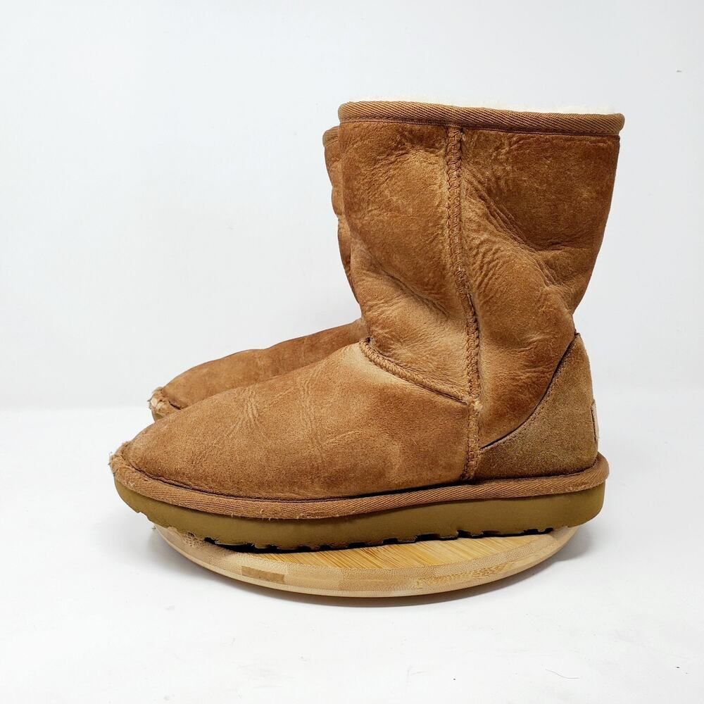 UGG Classic Short II Boots Women 6 Brown Suede Shearling Lined‎ Shoes Distressed